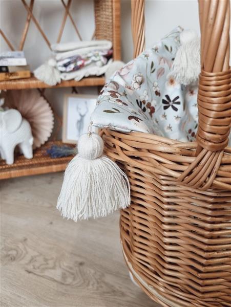 Grote foto hoge poppenwagen naturel met dekens en pompons naturel met dekens pompons kinderen en baby poppen