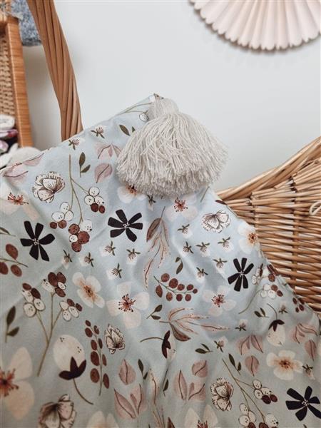 Grote foto hoge poppenwagen naturel met dekens en pompons naturel met dekens pompons kinderen en baby poppen
