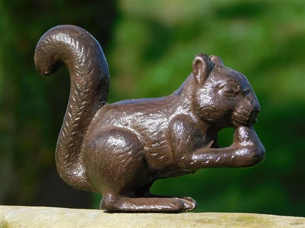 Grote foto beeldje eekhoorn bruin gietijzer tuin en terras tuindecoratie