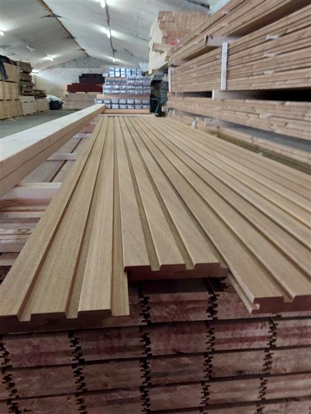 Grote foto trippel ayous thermowood 21mm dik 132mm doe het zelf en verbouw hout en planken