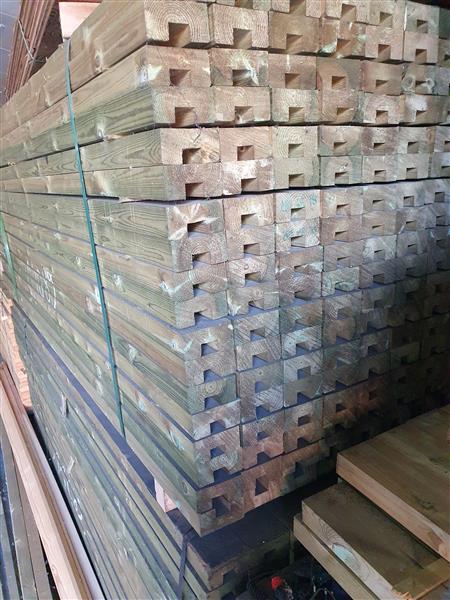 Grote foto vuren balken gezaagd vuren balkhout doe het zelf en verbouw hout en planken