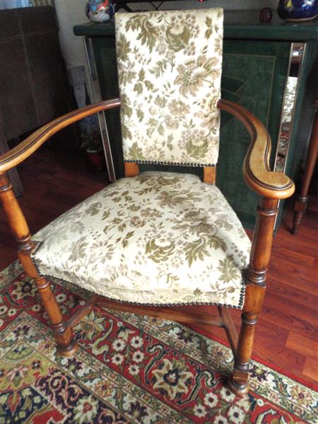 Grote foto antieke vruchtenhouten stoel antiek en kunst stoelen en banken