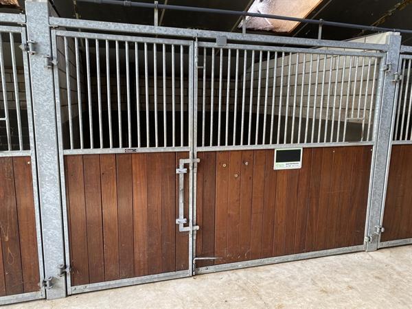 Grote foto corton paardenboxen open draaibaar 8 stuks agrarisch stallen