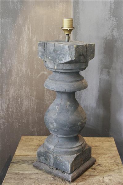 Grote foto balusterlamp oud hout robuust 65 cm huis en inrichting bankstellen