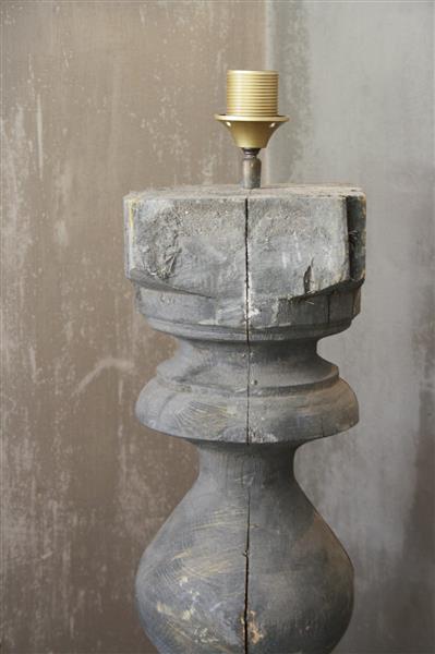 Grote foto balusterlamp oud hout robuust 65 cm huis en inrichting bankstellen