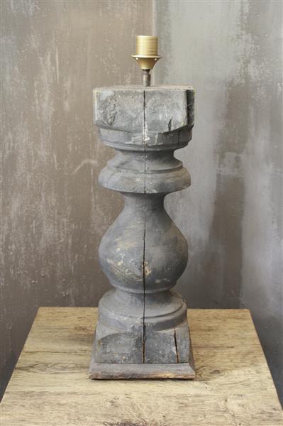 Grote foto balusterlamp oud hout robuust 65 cm huis en inrichting bankstellen