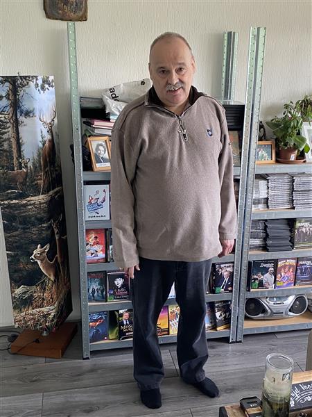 Grote foto eenzame man zoekt leuke vrouw voor relatie. contacten en berichten man zoekt vrouw
