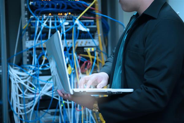 Grote foto uw lokale computer mannetje eerlijk en geduldig diensten en vakmensen pc en spelcomputers