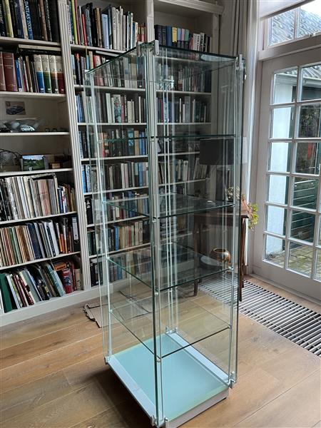 Grote foto luxe exclusieve vitrinekast huis en inrichting vitrinekasten