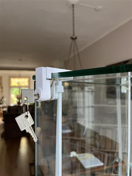 Grote foto luxe exclusieve vitrinekast huis en inrichting vitrinekasten