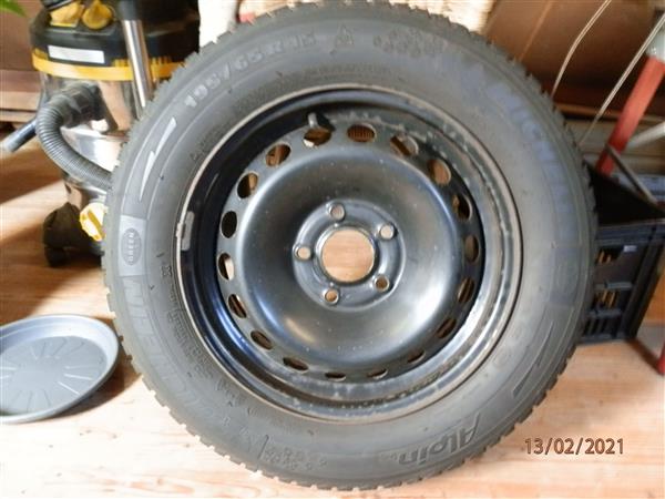 Grote foto winterbanden met velg auto onderdelen banden en velgen