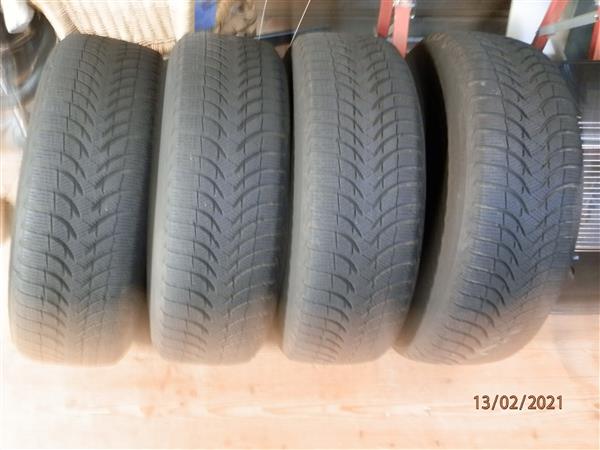 Grote foto winterbanden met velg auto onderdelen banden en velgen