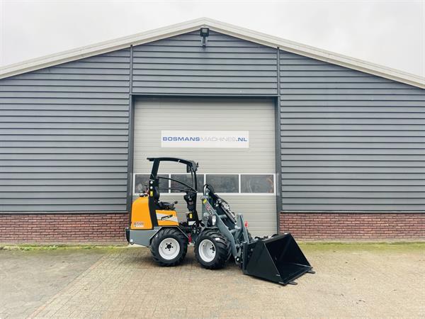 Grote foto giant g1500 minishovel kniklader nieuw hoge mast agrarisch shovels