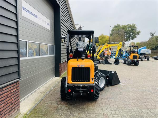 Grote foto giant g1500 minishovel kniklader nieuw hoge mast agrarisch shovels