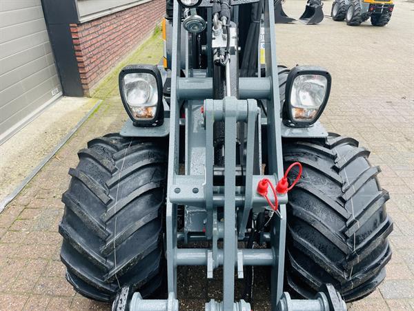Grote foto giant g1500 minishovel kniklader nieuw hoge mast agrarisch shovels