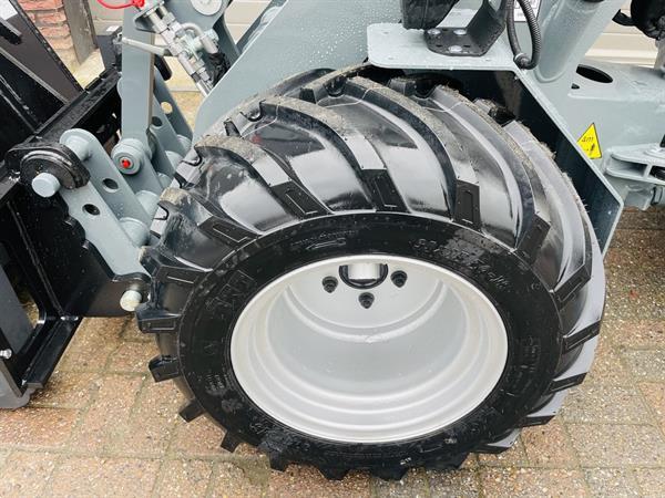 Grote foto giant g1500 minishovel kniklader nieuw hoge mast agrarisch shovels