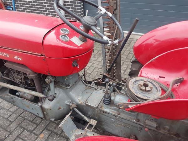 Grote foto massey ferguson 30 met maaibalk agrarisch tractoren