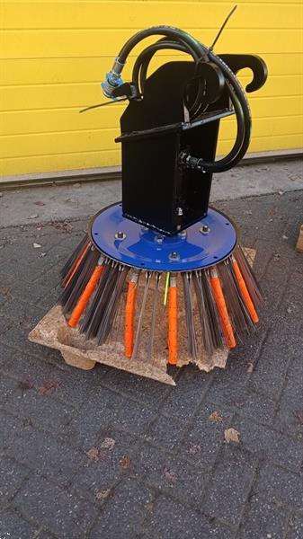 Grote foto hydraulische onkruidborstel cw05 opname minigraver doe het zelf en verbouw aanbouwdelen