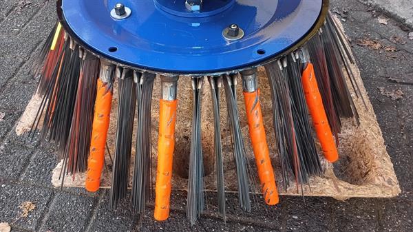 Grote foto hydraulische onkruidborstel cw05 opname minigraver doe het zelf en verbouw aanbouwdelen