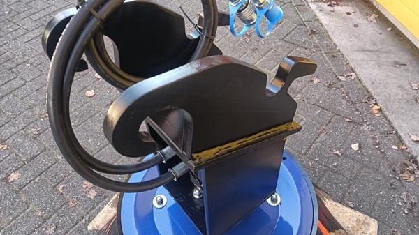 Grote foto hydraulische onkruidborstel cw05 opname minigraver doe het zelf en verbouw aanbouwdelen