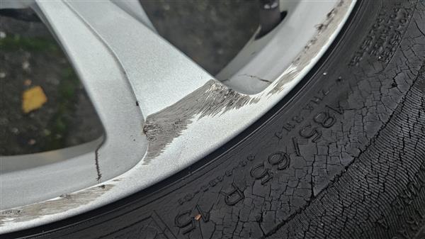Grote foto peugeot 208 zomerbanden op lichtmetalen velgen auto onderdelen banden en velgen
