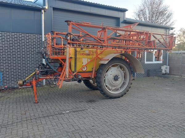 Grote foto douven getrokken veldspuit 27 meter 2000 liter agrarisch onkruidbestrijding