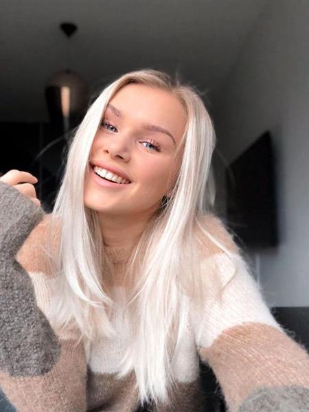 Grote foto op zoek naar de allerliefste contacten en berichten vrouw zoekt man