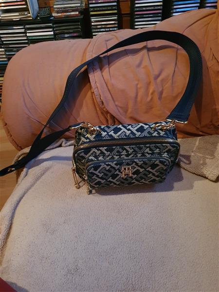Grote foto tommy hilfiger damestas hangtas kleding dames damestassen