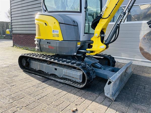 Grote foto neuson ez26 minigraver demo 2024 sloop sorteer functie doe het zelf en verbouw kranen en graafmachines