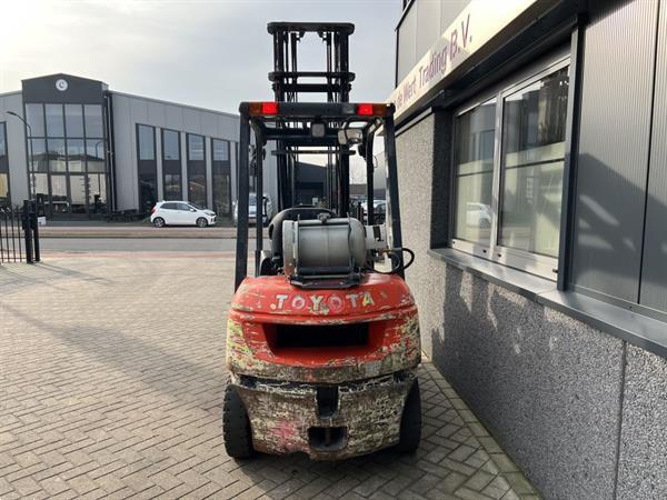 Grote foto toyota 42 7fgf25 heftruck toyota 42 7fg25 duplo 500 sideshift vorkversteller lpg 2011 agrarisch heftrucks