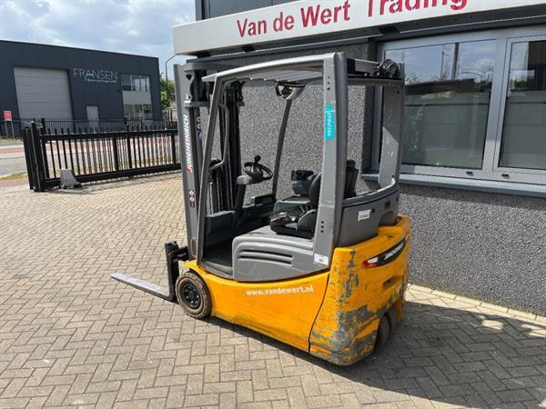 Grote foto jungheinrich heftruck jungheinrich efg216k triplo 470 freelift sideshift keuring 12 2025 agrarisch heftrucks