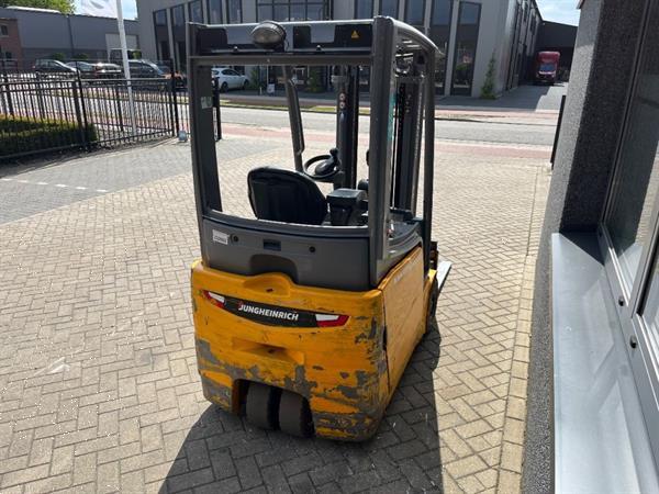 Grote foto jungheinrich heftruck jungheinrich efg216k triplo 470 freelift sideshift keuring 12 2025 agrarisch heftrucks