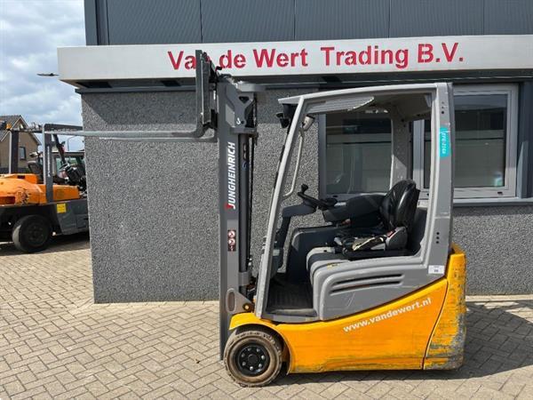 Grote foto jungheinrich heftruck jungheinrich efg216k triplo 470 freelift sideshift keuring 12 2025 agrarisch heftrucks
