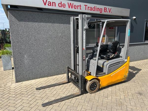 Grote foto jungheinrich heftruck jungheinrich efg216k triplo 470 freelift sideshift keuring 12 2025 agrarisch heftrucks