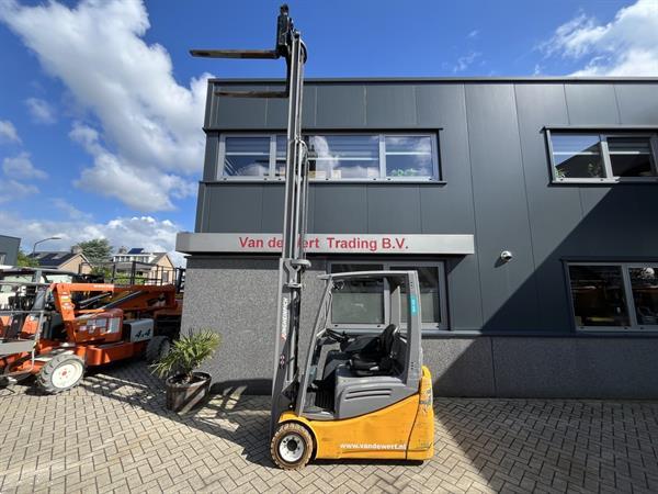 Grote foto heftruck jungheinrich efg218k triplo freelift sideshift vorkversteller 2016 agrarisch heftrucks