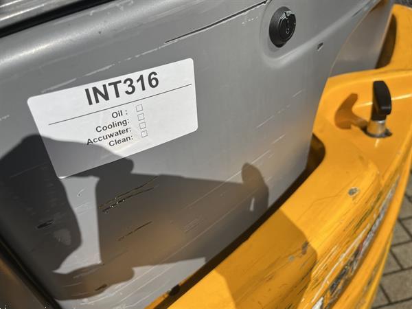 Grote foto heftruck jungheinrich efg218k triplo freelift sideshift vorkversteller 2016 agrarisch heftrucks