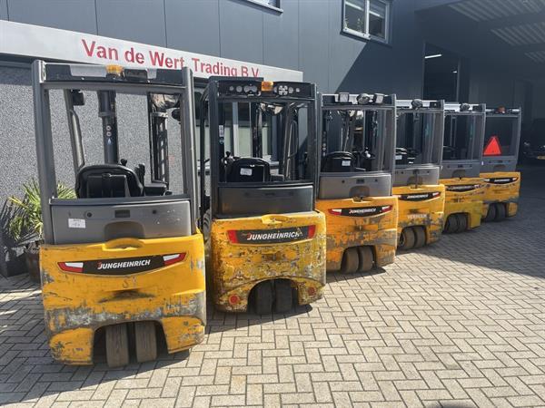 Grote foto heftruck jungheinrich efg218k triplo freelift sideshift vorkversteller 2016 agrarisch heftrucks