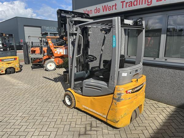 Grote foto heftruck jungheinrich efg218k triplo freelift sideshift vorkversteller 2016 agrarisch heftrucks