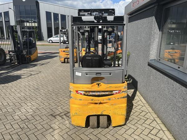 Grote foto heftruck jungheinrich efg218k triplo freelift sideshift vorkversteller 2016 agrarisch heftrucks