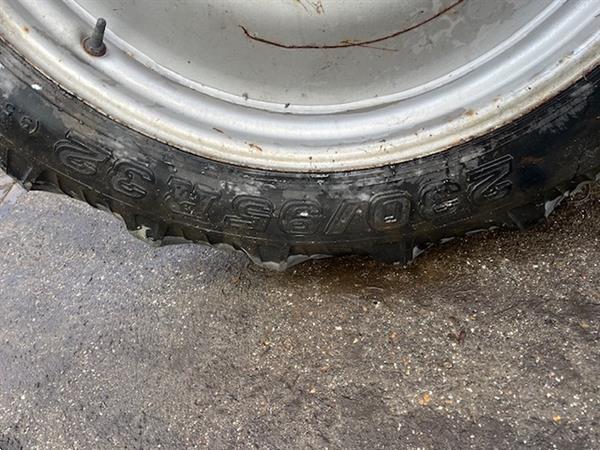 Grote foto trekkerband met velg set 230 95 r32 nr.16 agrarisch wielen