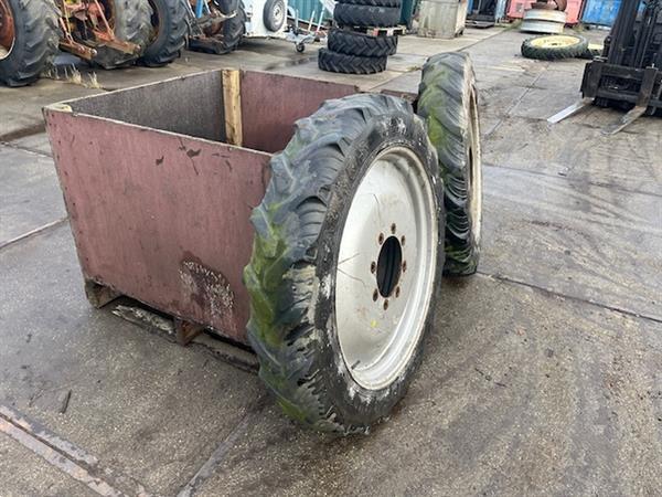 Grote foto trekkerband met velg set 230 95 r32 nr.16 agrarisch wielen