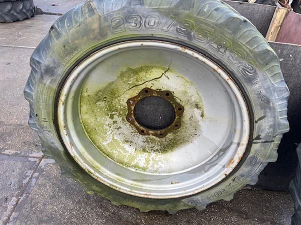 Grote foto trekkerband met velg set 230 95 r32 nr.16 agrarisch wielen
