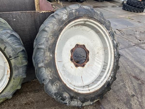 Grote foto trekkerband met velg set 230 95 r32 nr.16 agrarisch wielen