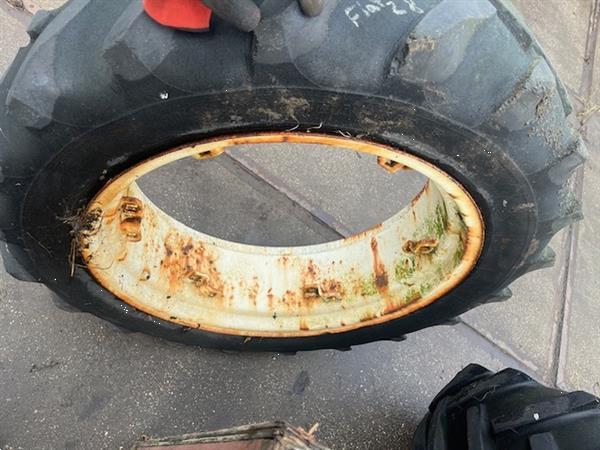 Grote foto trekkerband met velg set 11.2 r28 nr.15 agrarisch wielen