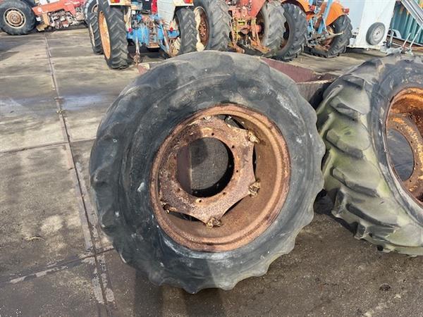 Grote foto trekkerband met velg set 14.9 r28 nr.17 agrarisch wielen