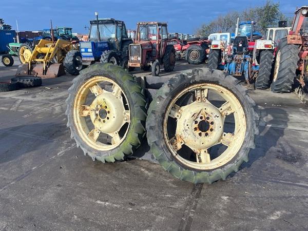 Grote foto trekkerband met velg set 9.5 r36 nr.18 agrarisch wielen