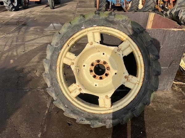 Grote foto trekkerband met velg set 9.5 r36 nr.18 agrarisch wielen