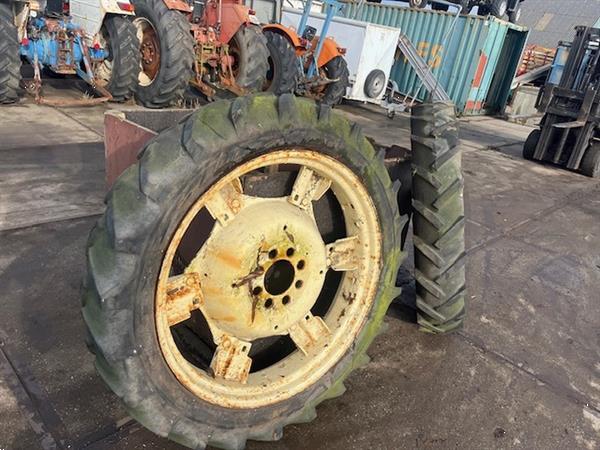 Grote foto trekkerband met velg set 9.5 r36 nr.18 agrarisch wielen