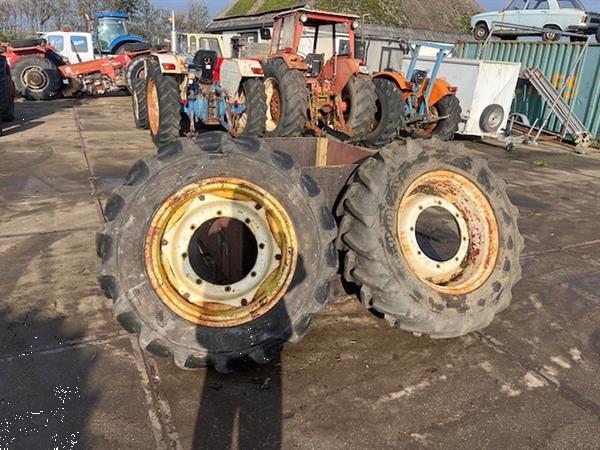 Grote foto trekkerband met velg set 13.6 r28 nr.19 agrarisch wielen