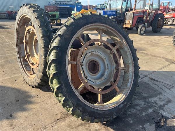 Grote foto trekkerband met velg set 9.5 r38 nr.21 agrarisch wielen